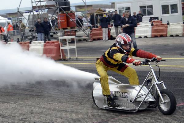 Trottinette à réaction
